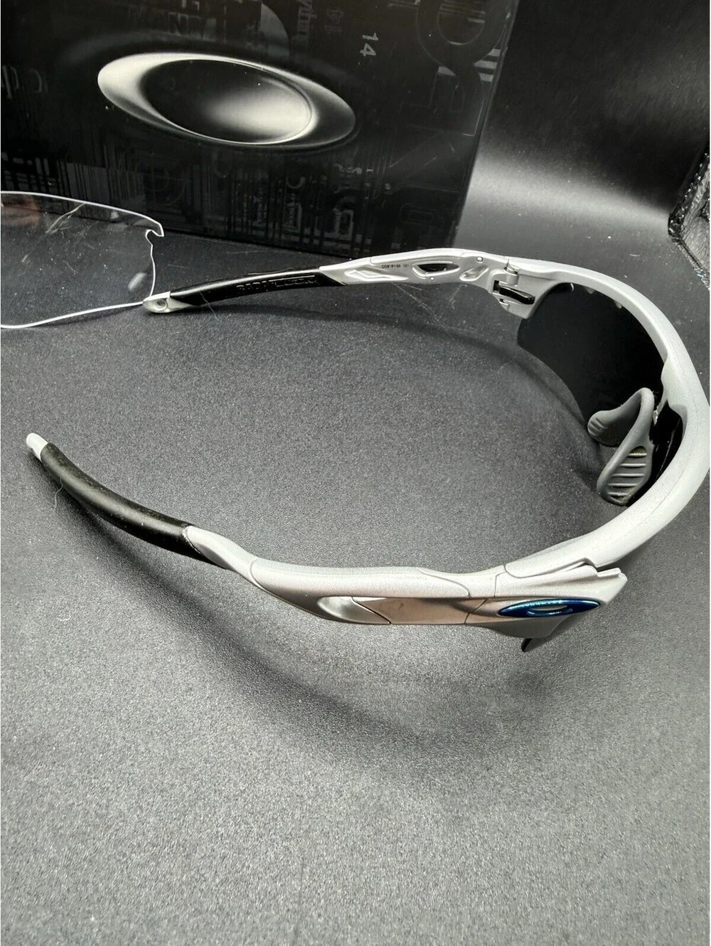Oakley Radarlock Path Silver/Ice Iridium Lenses oo9181-03